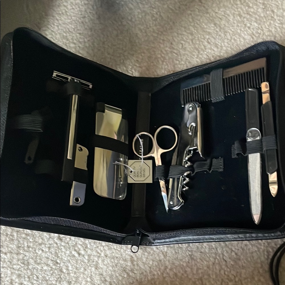 Rostfrieier Men's Grooming Kit with Black Case nwt